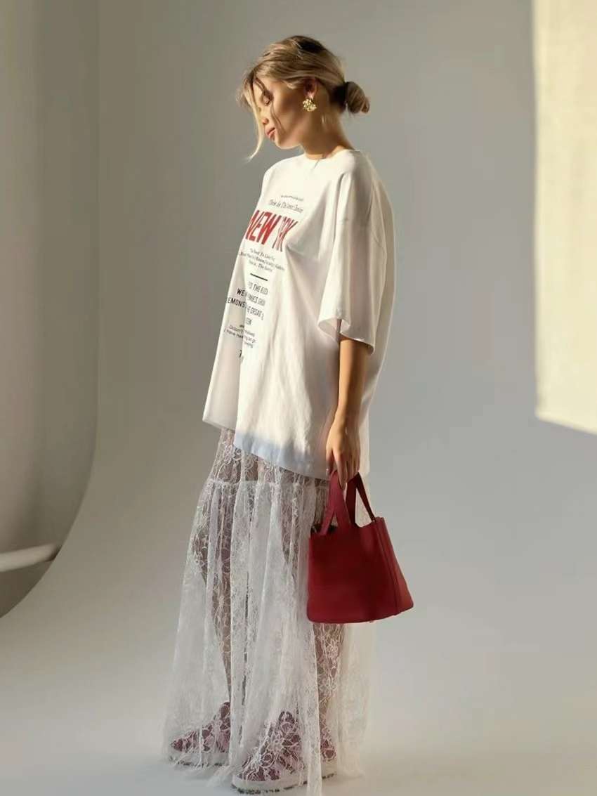 カジュアルコーデ  ニューヨークTシャツ×レーススカートワンピース