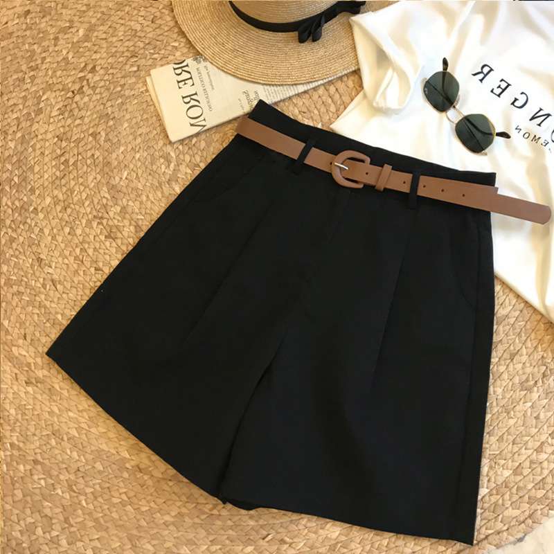 カジュアルコーデ  ベルト付きゆったりショートパンツ