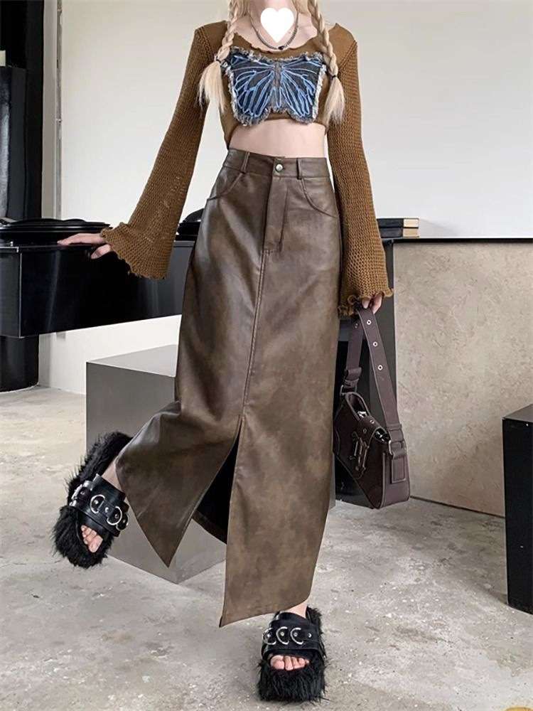 カジュアルコーデ  フェイクレザーロングスリットスカート