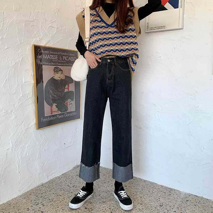 カジュアルコーデ ロールアップ裾デニムパンツ