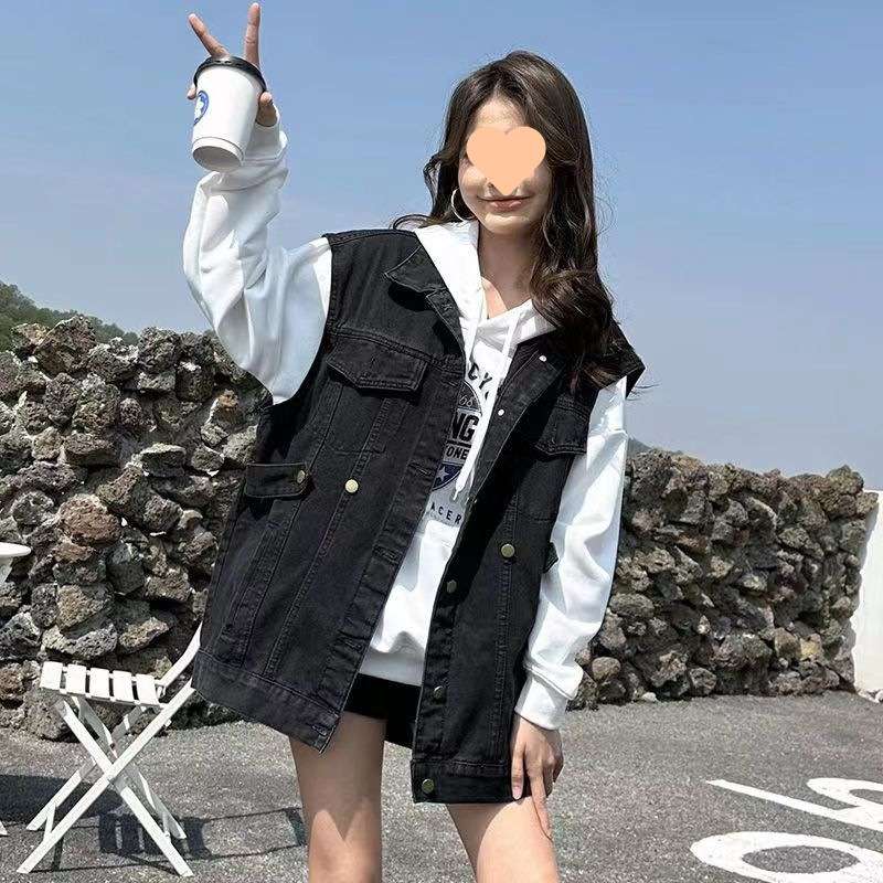 カジュアルコーデ  オーバーサイズデニムベスト
