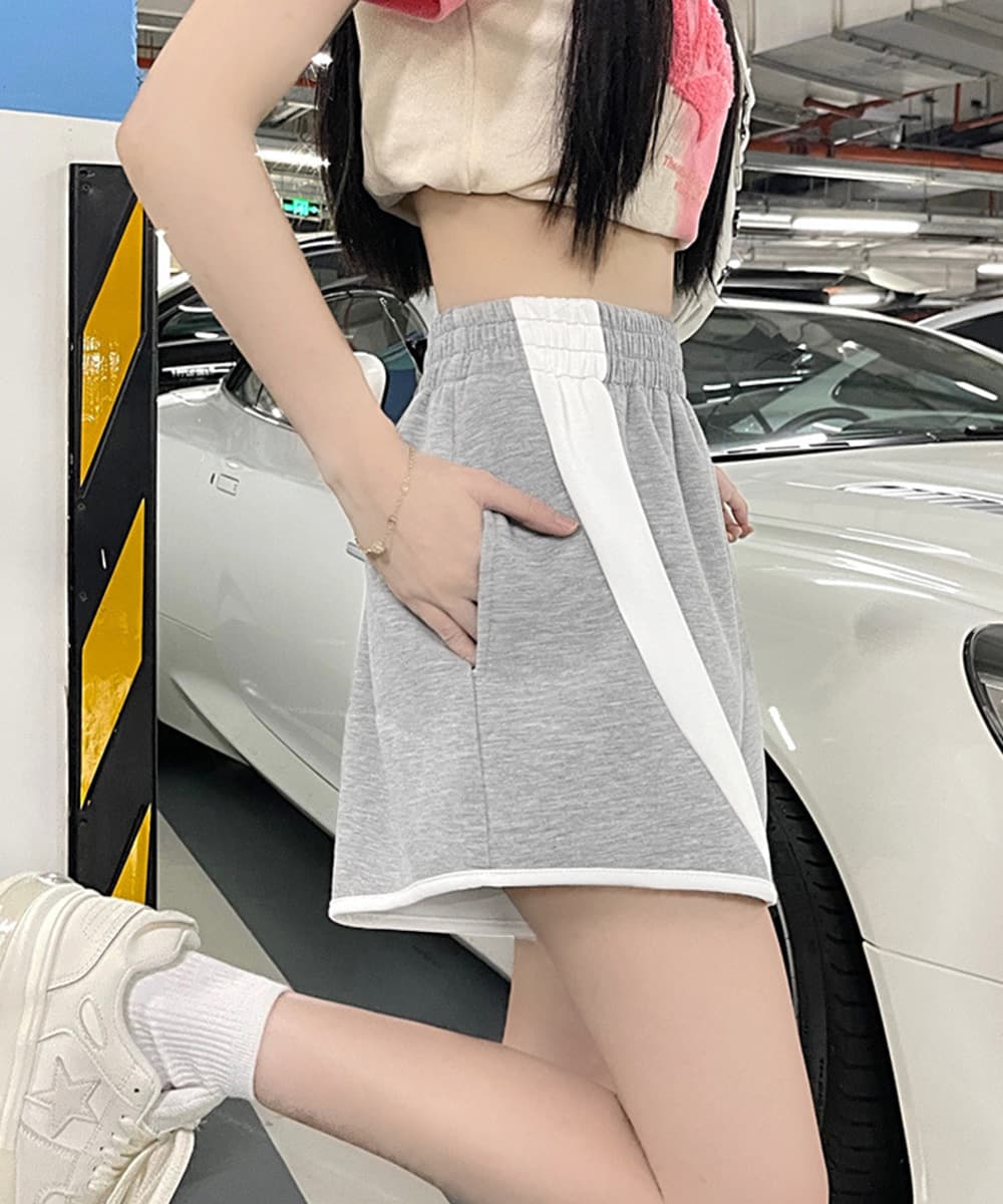 カジュアルコーデ スウェット生地ショートパンツ パイピング付きゆったり短パン