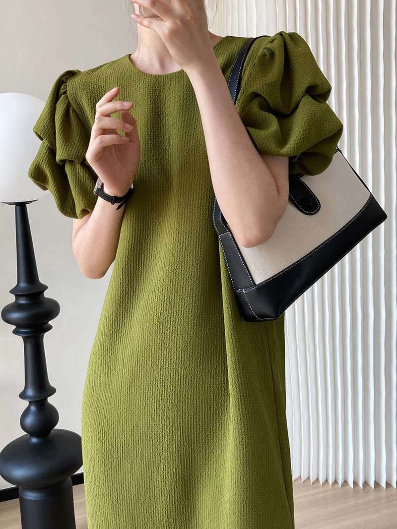 カジュアルコーデ  パフスリーブシワ加工ワンピース
