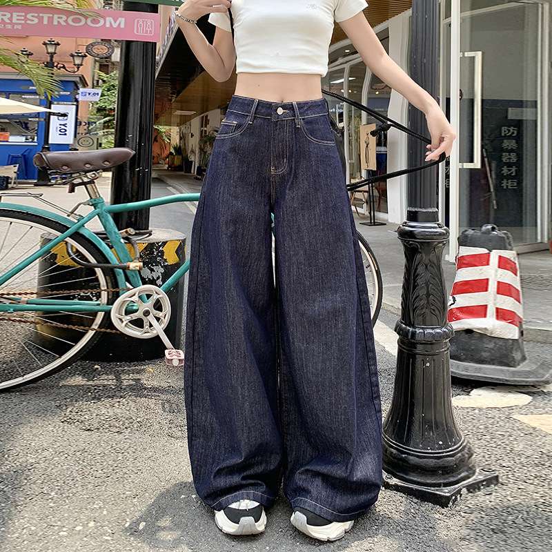カジュアルコーデ  ゆったりワイドデニムパンツ