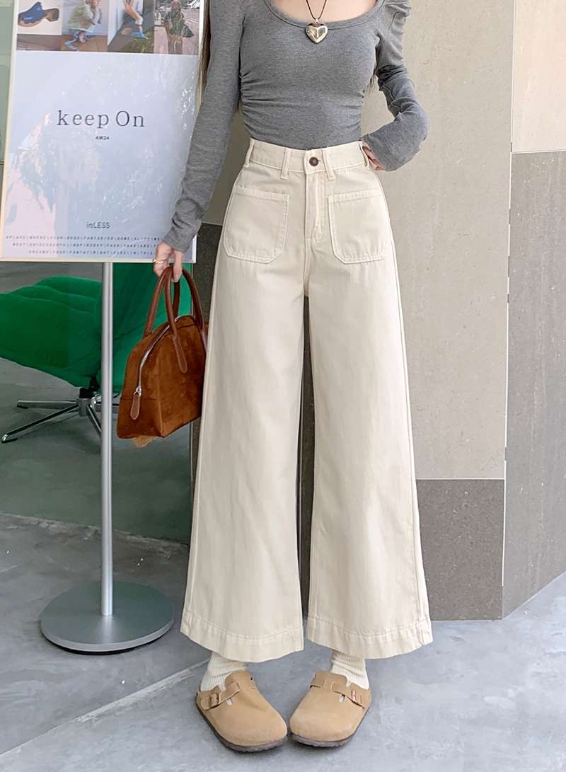 カジュアルコーデ 幅広ホワイトデニムパンツ