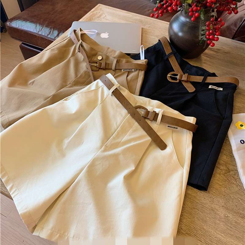 カジュアルコーデ  ベルト付きゆったりショートパンツ