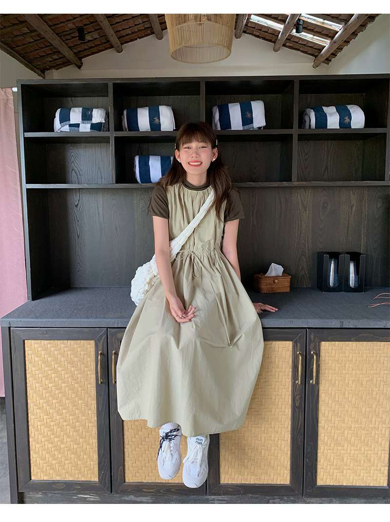 カジュアルコーデ ゆったりシルエットのキャミワンピース