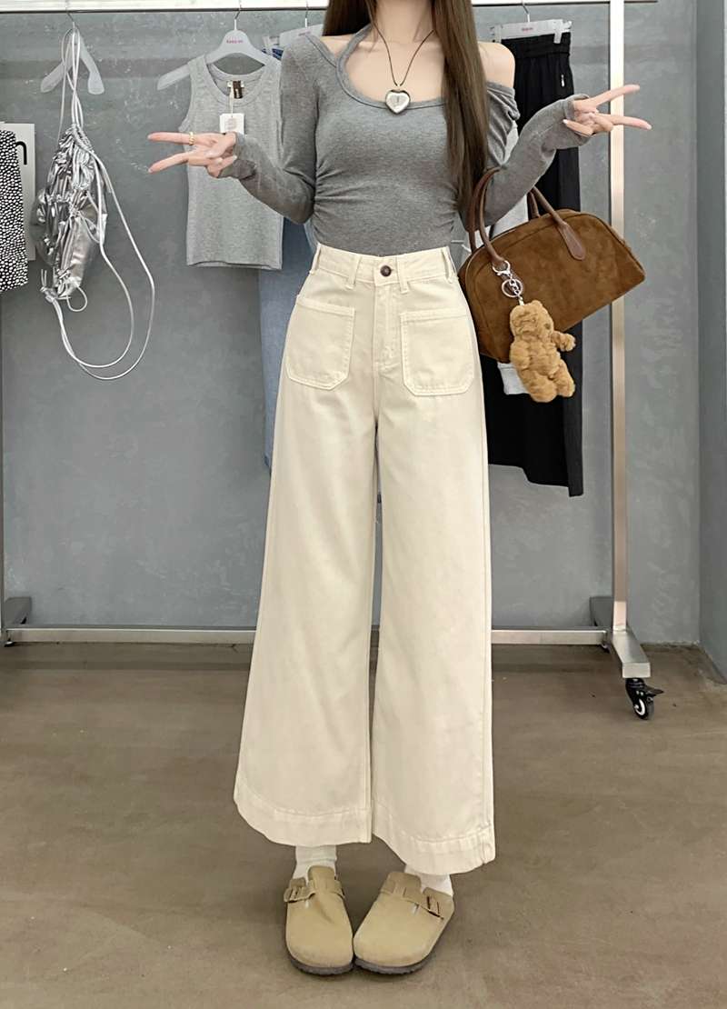 カジュアルコーデ 幅広ホワイトデニムパンツ