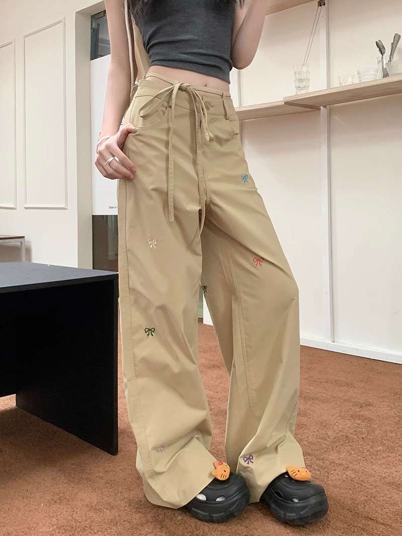 カジュアルコーデ リボン刺繍ワイドパンツ
