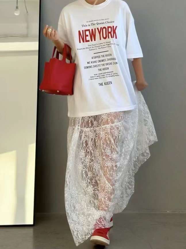カジュアルコーデ  ニューヨークTシャツ×レーススカートワンピース