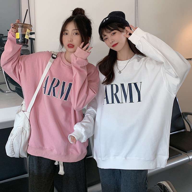 カジュアルコーデ  ARMYロゴオーバーサイズスウェット