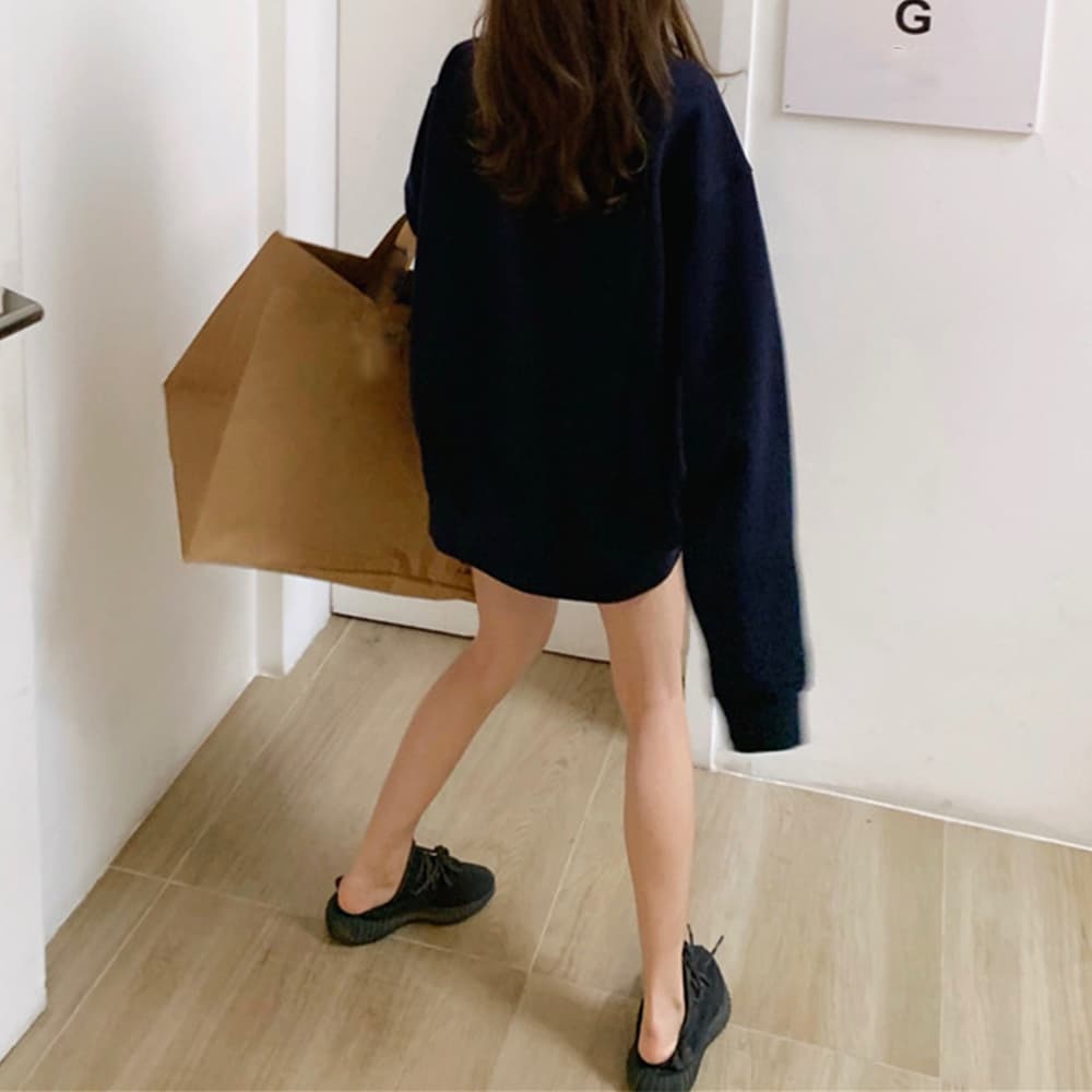 カジュアルコーデ 胸元ロゴ入り 裏起毛 あったかスウェット