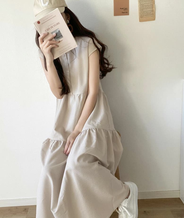 カジュアルコーデ ティアードデザイン ノースリーブワンピース