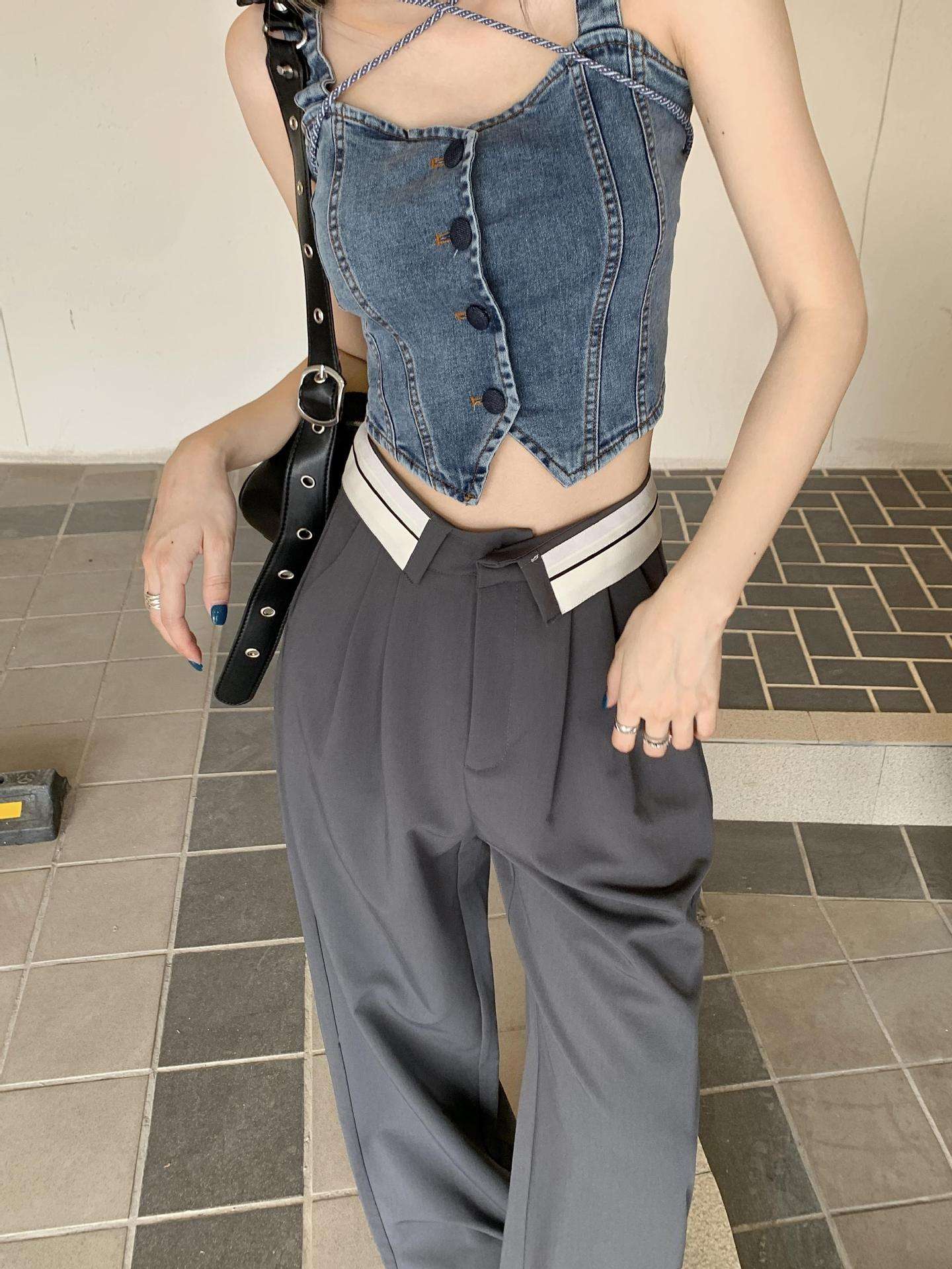 カジュアルコーデ  ワイドシルエットタックパンツ