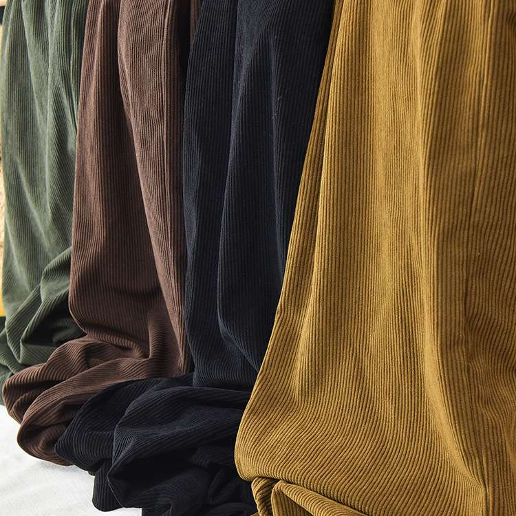 カジュアルコーデ  ゆったりコーデュロイワイドパンツ