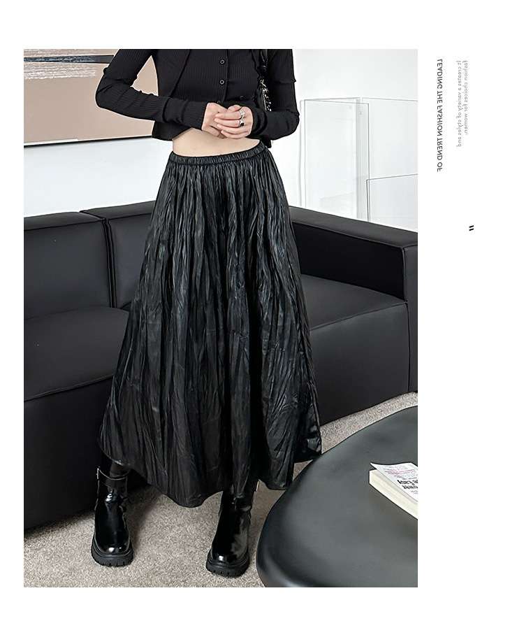 カジュアルコーデ  プリーツロングスカート