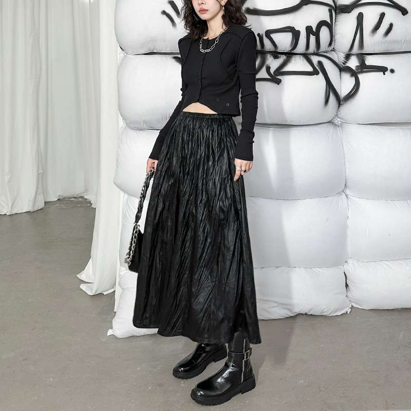 カジュアルコーデ  プリーツロングスカート