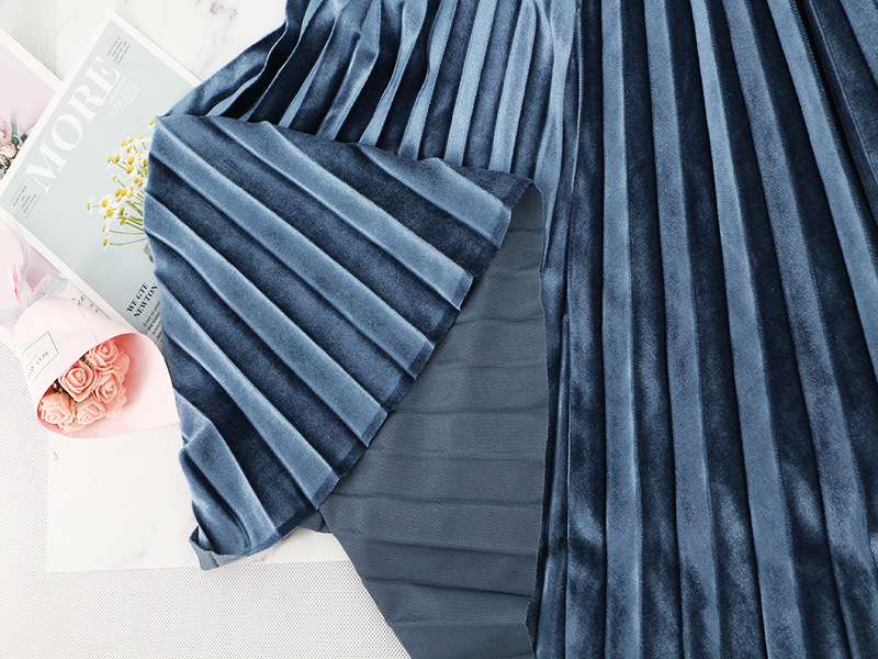 カジュアルコーデ  プリーツミディスカート