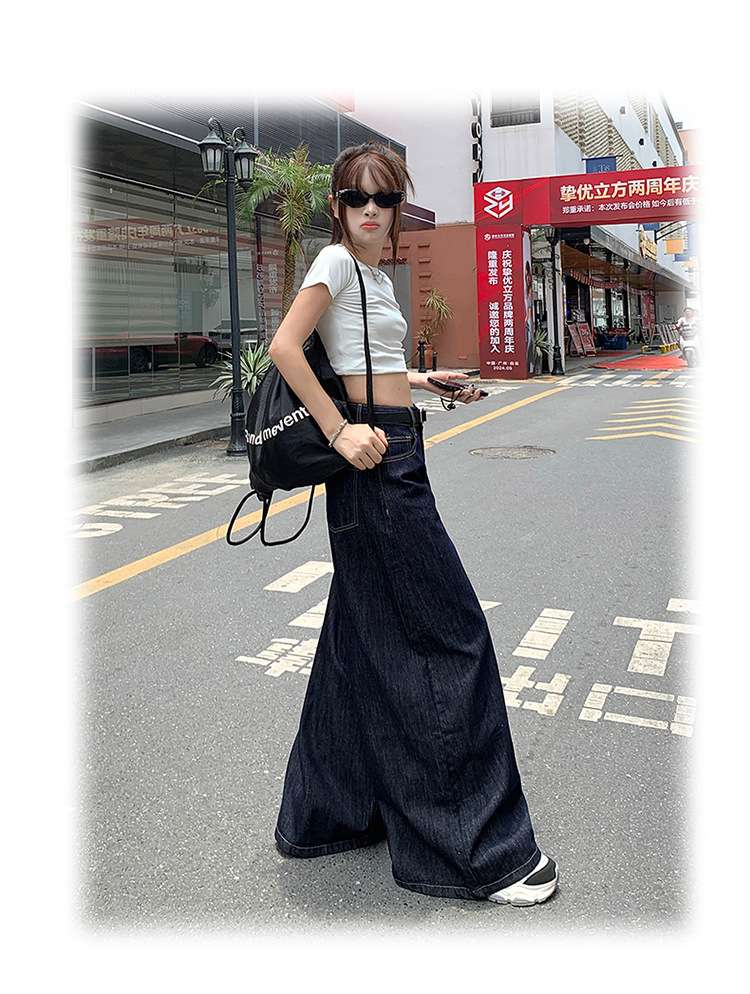 カジュアルコーデ  ゆったりワイドデニムパンツ