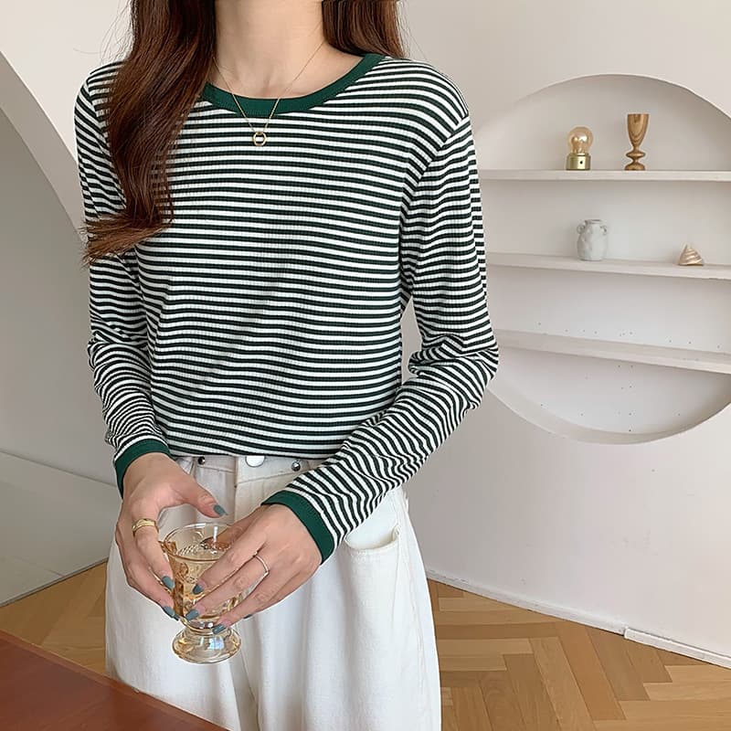 カジュアルコーデ カジュアルコーデ ボーダー柄コントラスト配色リブニット
