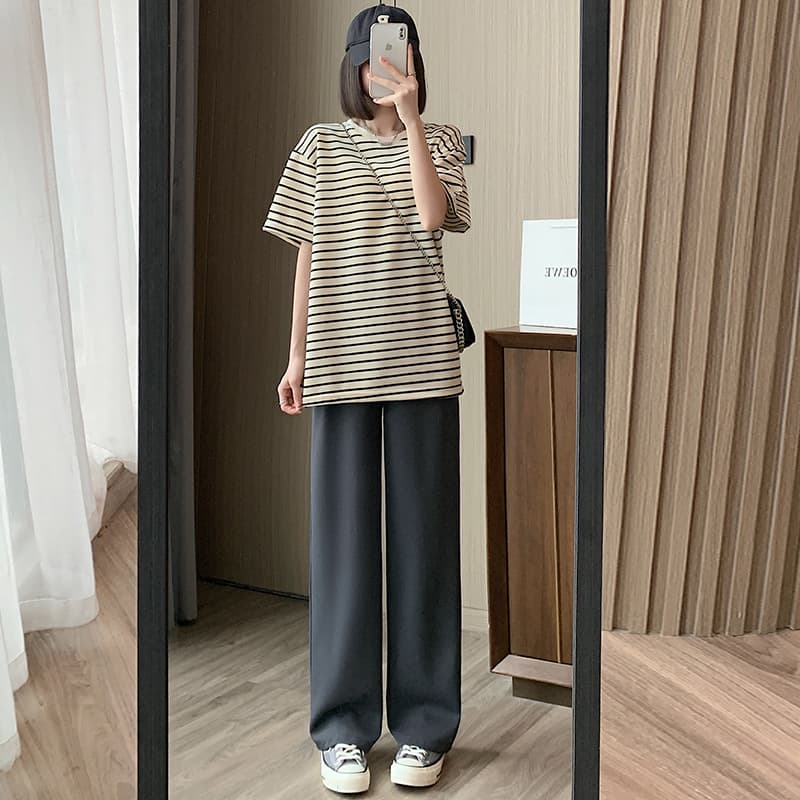 カジュアルコーデ ゆったりワイドストレートパンツ