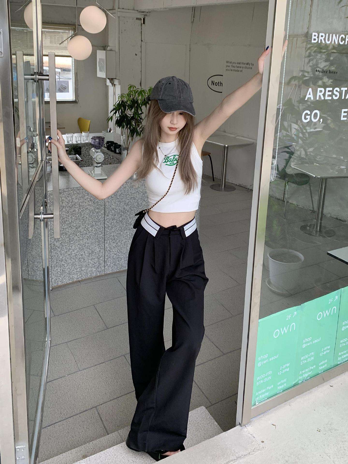 カジュアルコーデ  ワイドシルエットタックパンツ