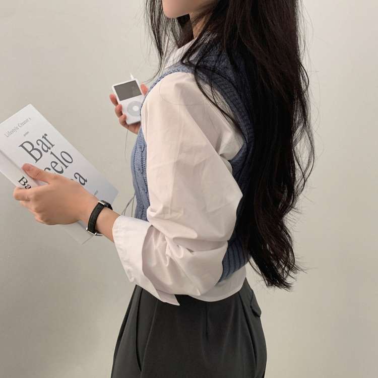 カジュアルコーデ  ゆったりシルエットのクロップド丈シャツ