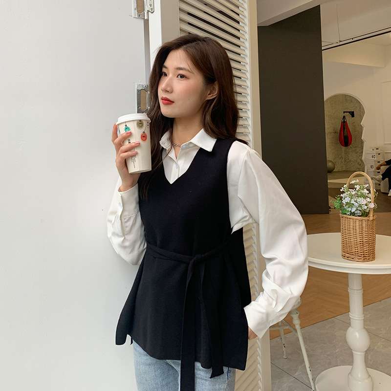 カジュアルコーデ  ベルト付きVネックニットベスト