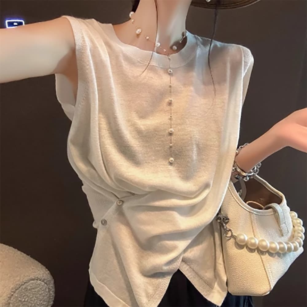 カジュアルコーデ ニットトップス袖なし薄手重ね着きれいめ