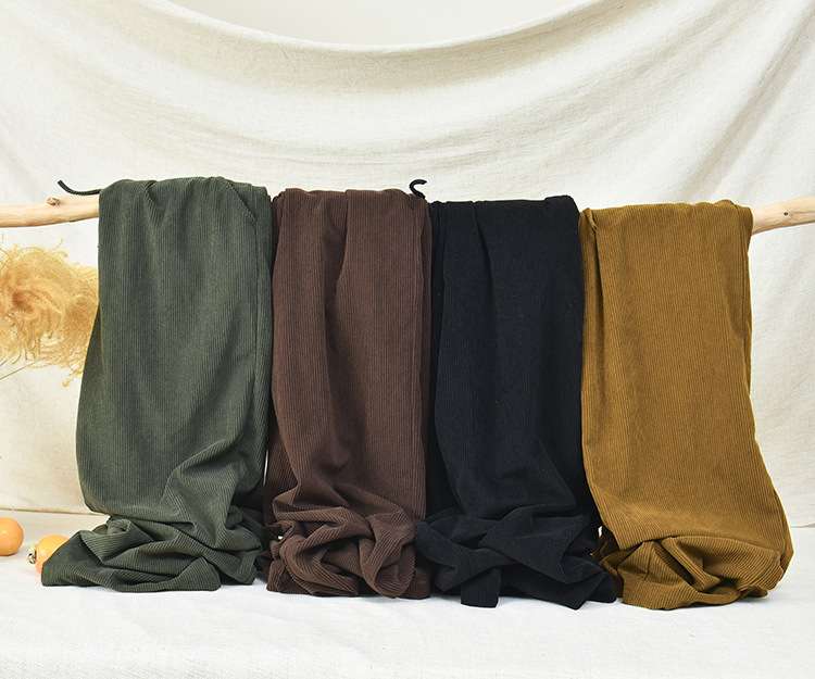 カジュアルコーデ  ゆったりコーデュロイワイドパンツ