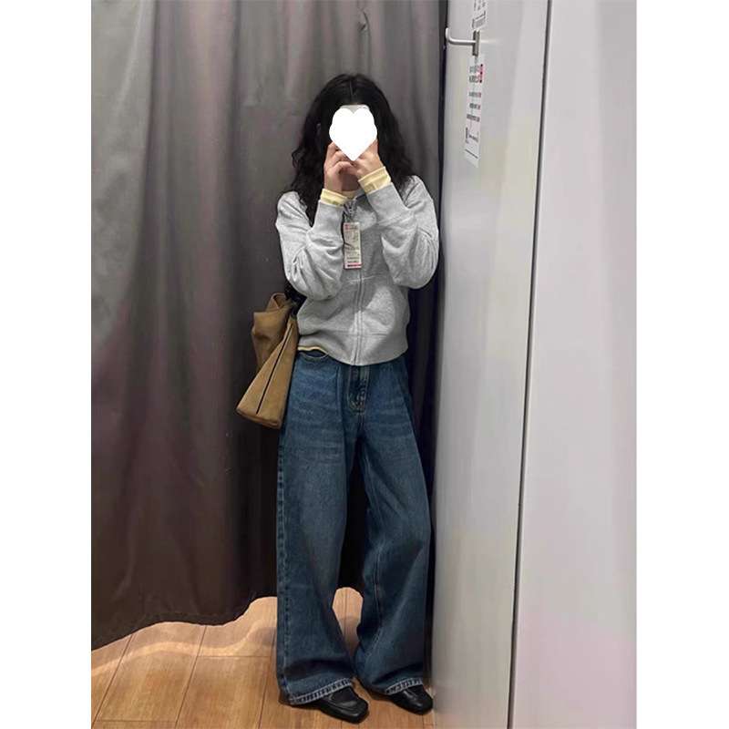 カジュアルコーデ  ゆったりワイドデニムパンツ