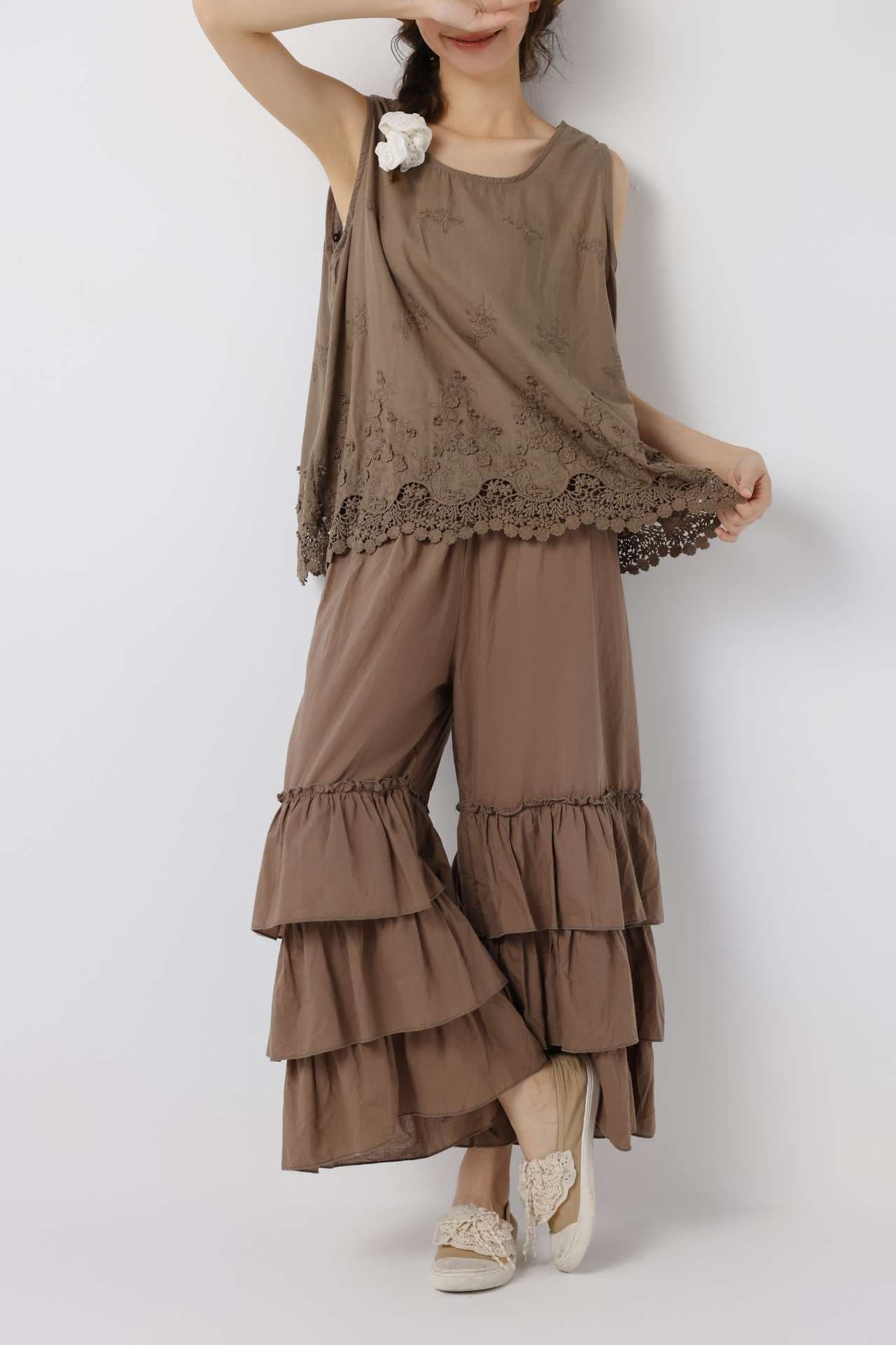 カジュアルコーデ  ティアードフリルワイドパンツ