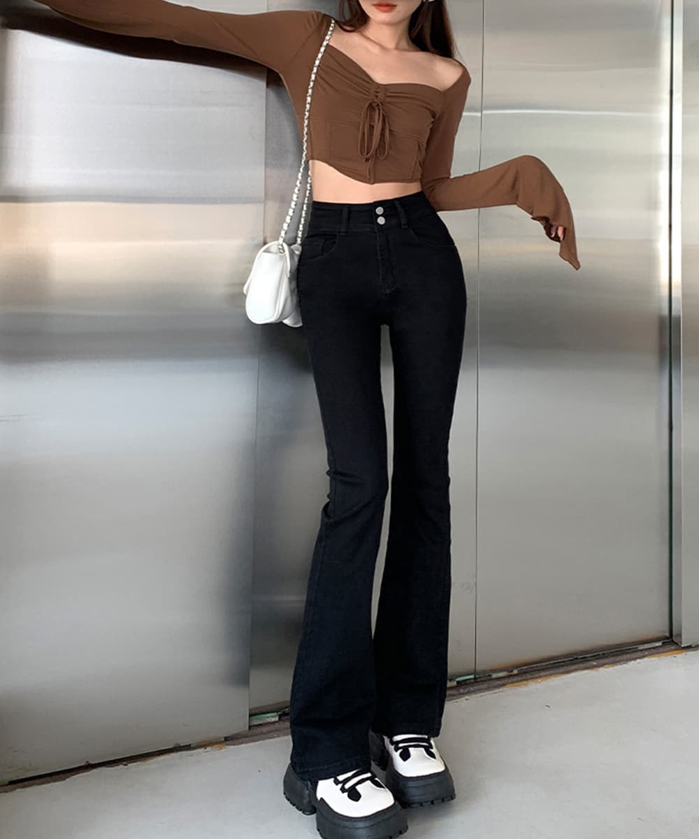 カジュアルコーデ 美脚フレアデニムパンツ ハイウエストおしゃれ