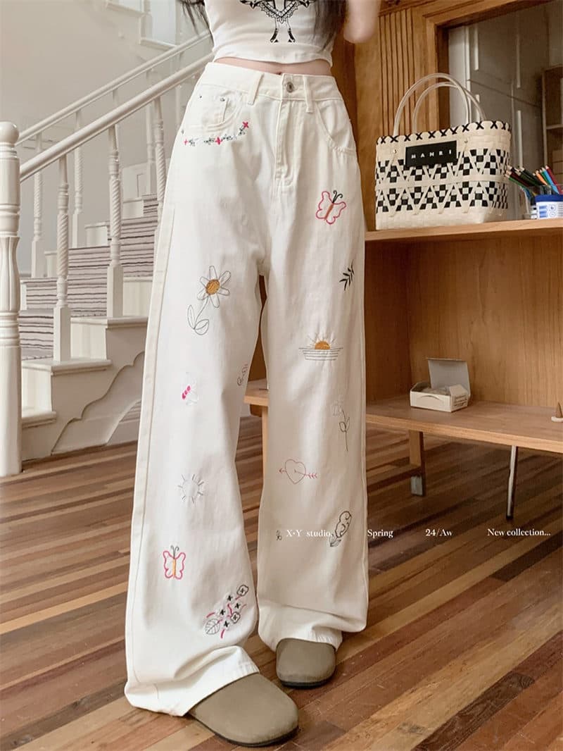 カジュアルコーデ レトロ刺繍 ハイウエストデニムパンツ 花柄ワイドレッグ