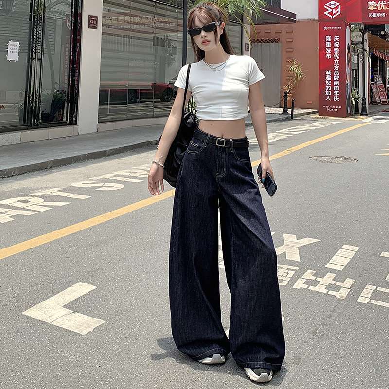 カジュアルコーデ  ゆったりワイドデニムパンツ