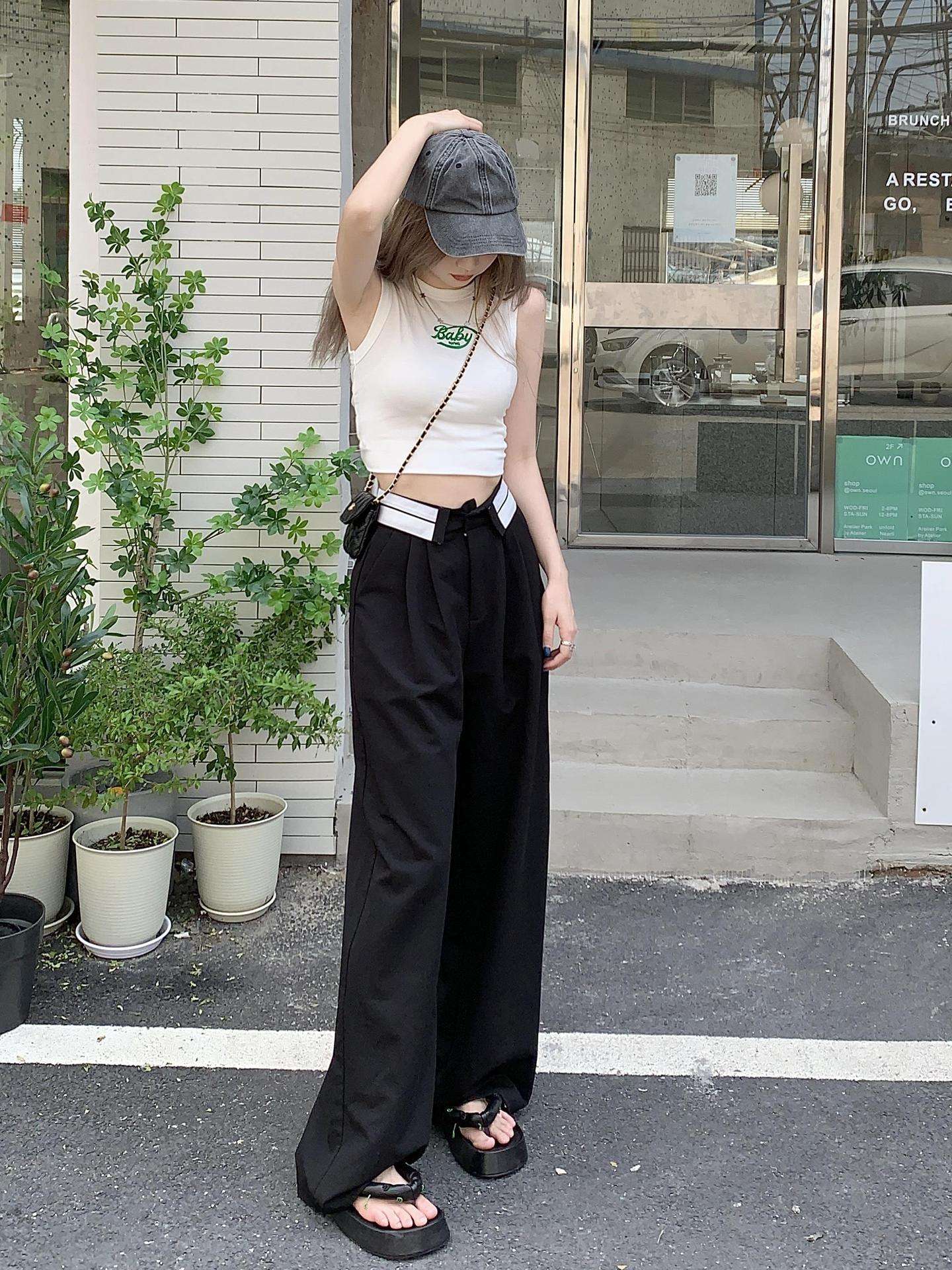 カジュアルコーデ  ワイドシルエットタックパンツ