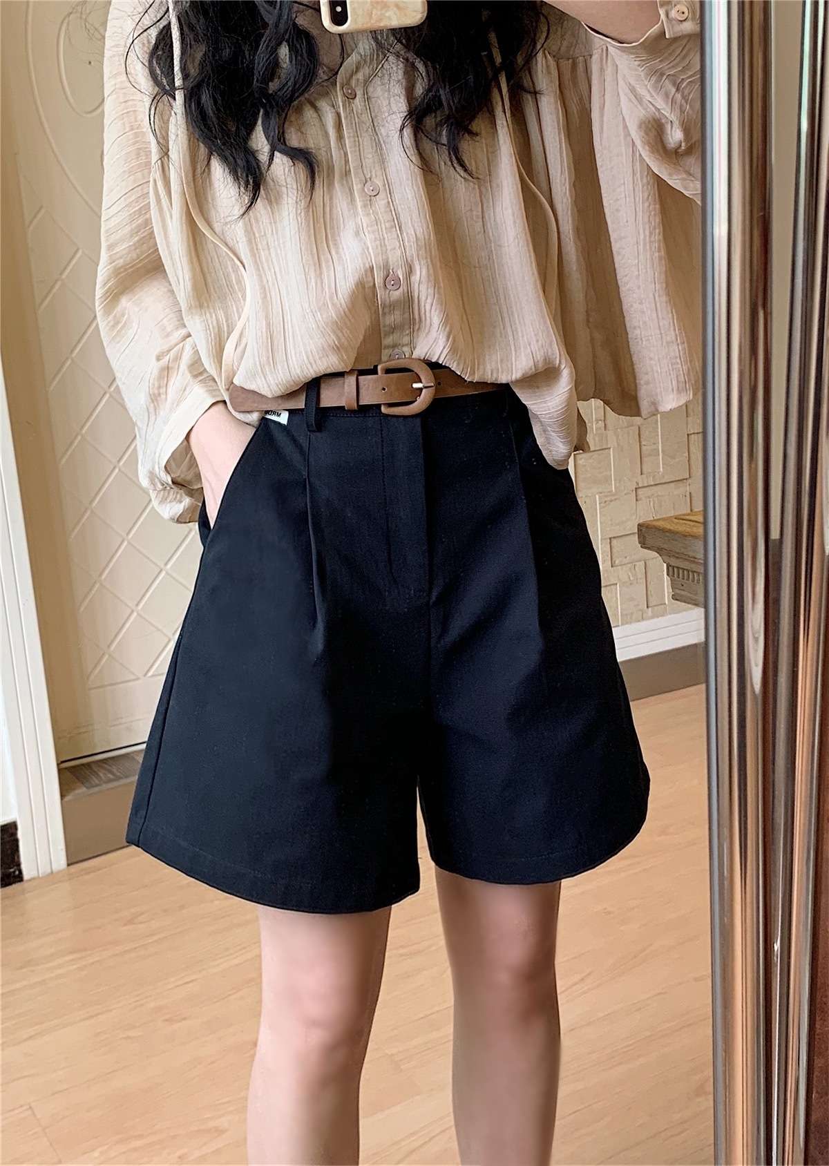 カジュアルコーデ  ベルト付きゆったりショートパンツ