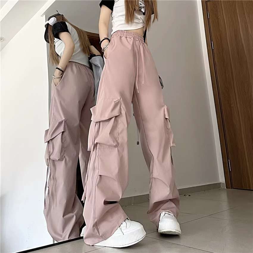 カジュアルコーデ  カーゴポケット付きワイドパンツ