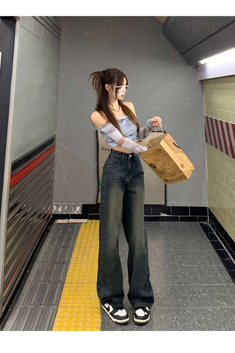 カジュアルコーデ  ゆったりストレートデニムパンツ