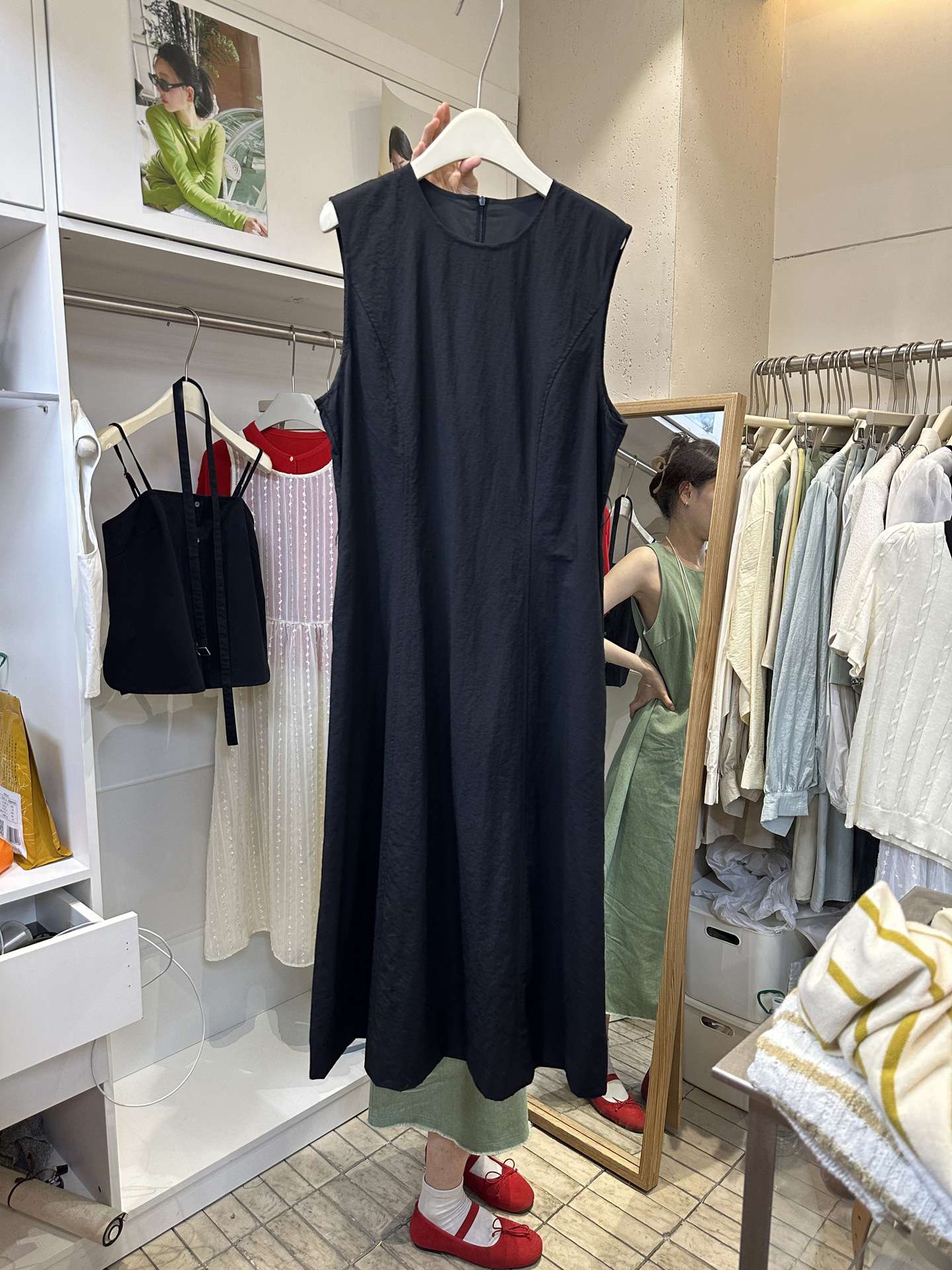 カジュアルコーデ  ゆったりシルエットのポケット付きワンピース