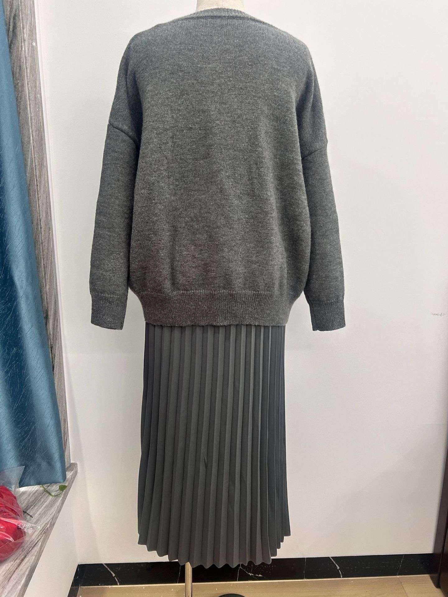 カジュアルコーデ  ゆったりオーバーサイズニットセーター