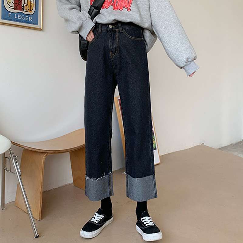 カジュアルコーデ ロールアップ裾デニムパンツ