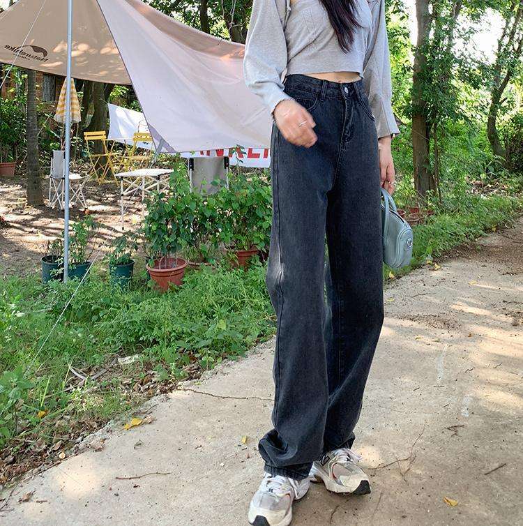 カジュアルコーデ  ゆったりストレートデニムパンツ