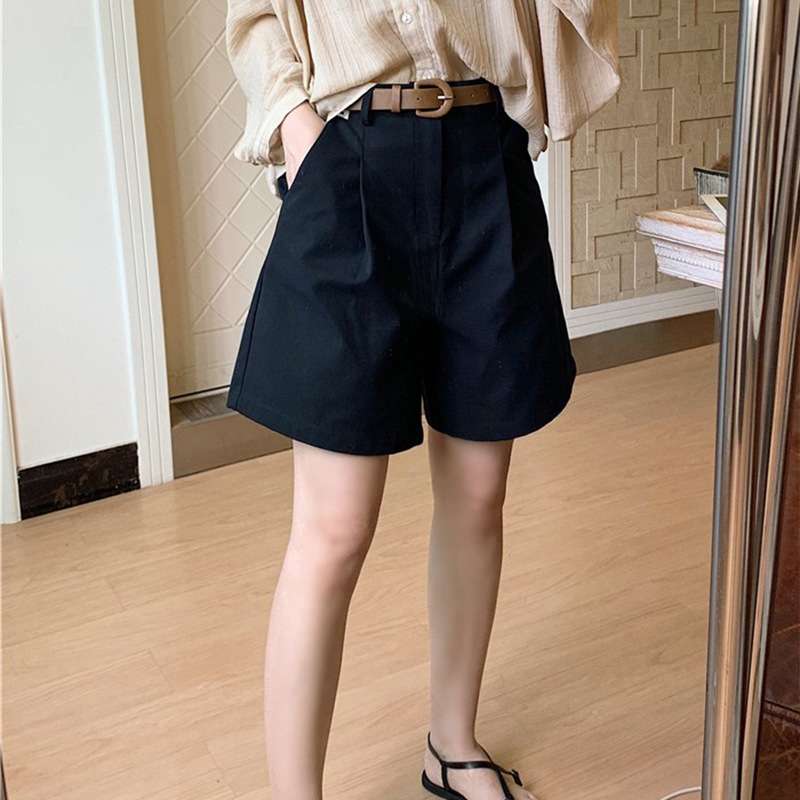 カジュアルコーデ  ベルト付きゆったりショートパンツ