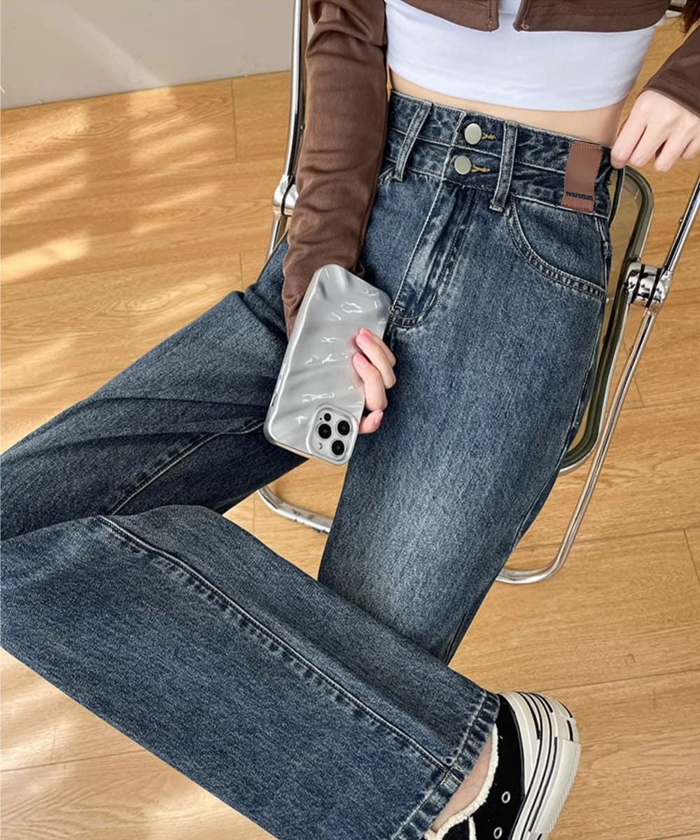 カジュアルコーデ ダブルボタンデニム　ハイウエストデニムパンツ