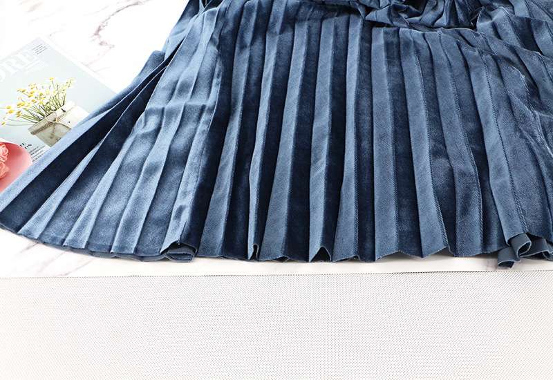 カジュアルコーデ  プリーツミディスカート