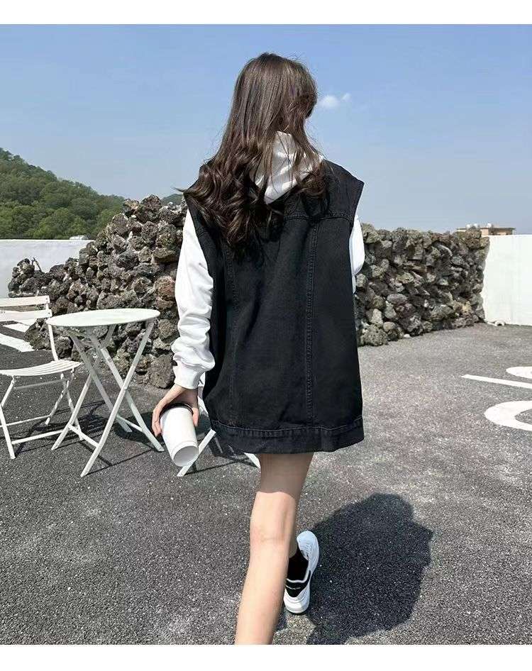 カジュアルコーデ  オーバーサイズデニムベスト