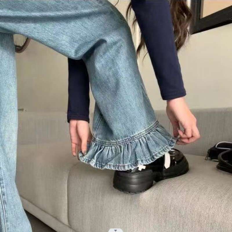 カジュアルコーデ  フリルデザイン ワイドデニムパンツ