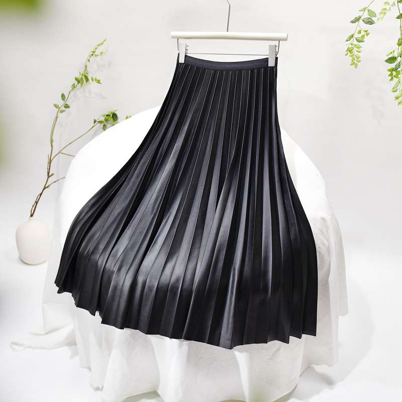 カジュアルコーデ  プリーツロングスカート