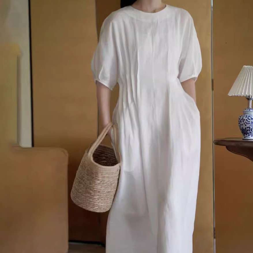 カジュアルコーデ  プリーツディテール リネン風マキシワンピース